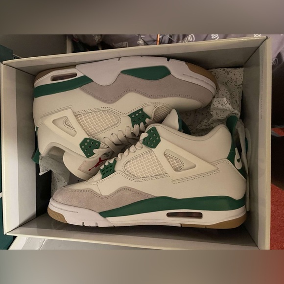 Jordan 4 Retro SB Pine Green - Picture 3 of 7